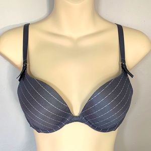 Victoria’s Secret gray very sexy push up bra 34B